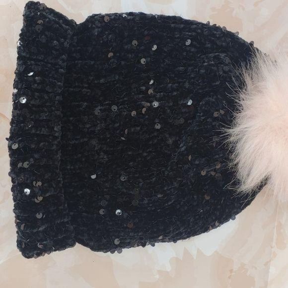 Claire’s Black Sequined fuzzy ball pom pom beanie - Picture 9 of 9